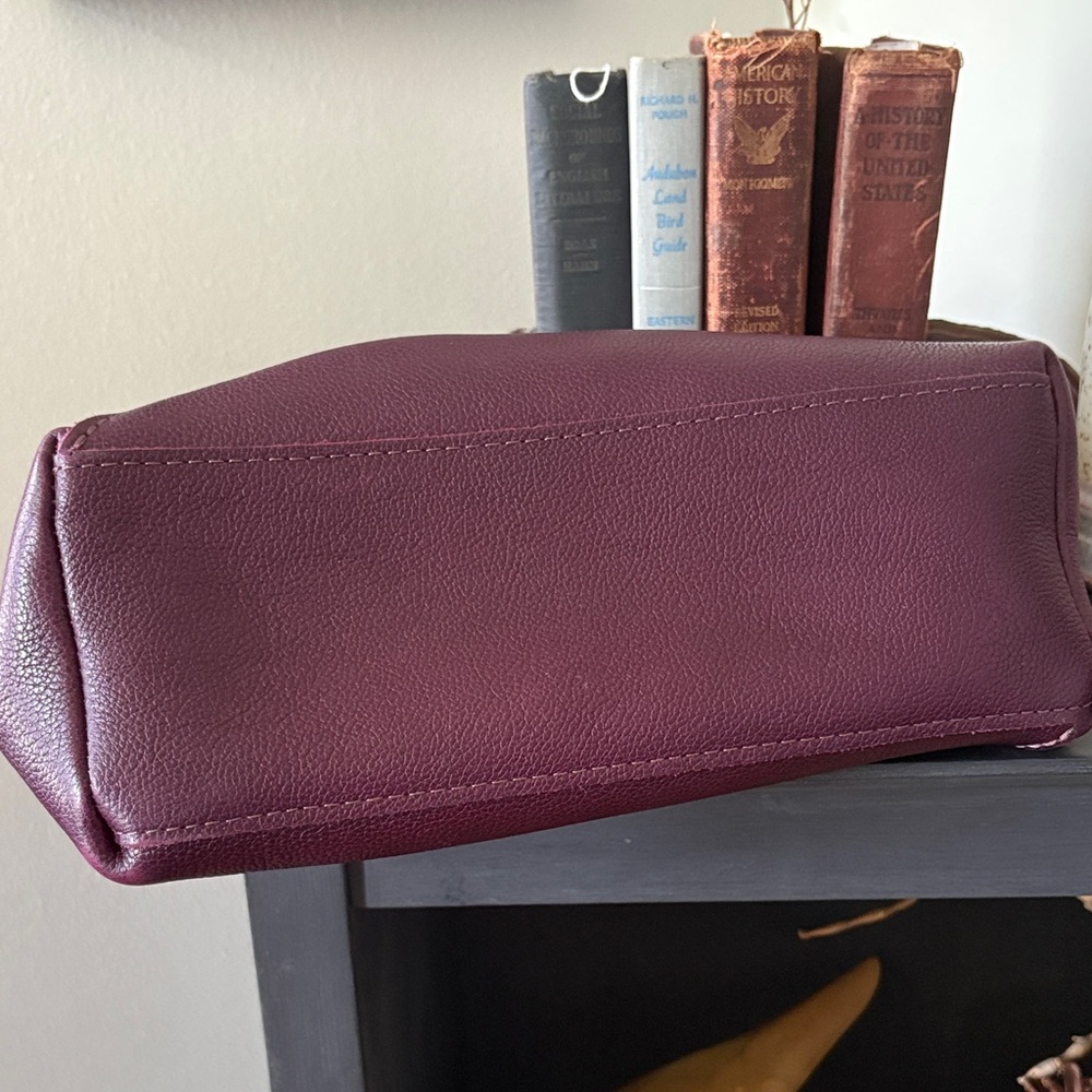 Portland Leather Goods Naomi Shoulder Bag in plum large - Picture 8 of 11